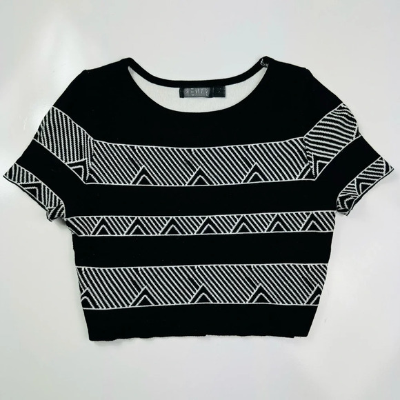 Rehab Black And White Knit Cropped Top Size Small - Picture 3 of 9